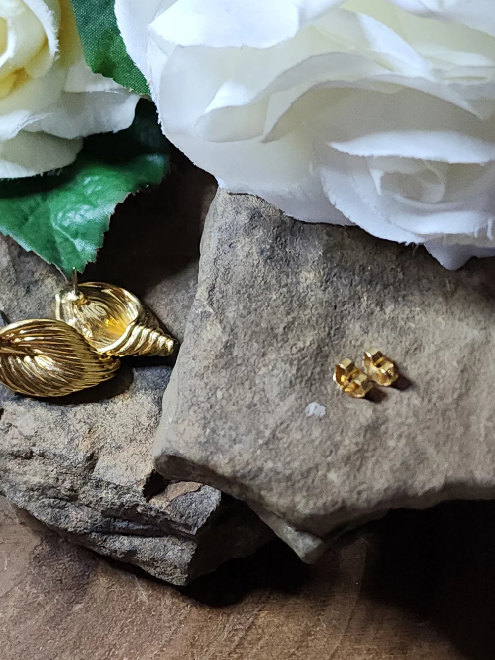 Vintage Avon Gold Toned Leaf Dome Stud Earrings